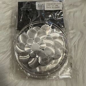 💜3/$15 4 pairs silver earrings